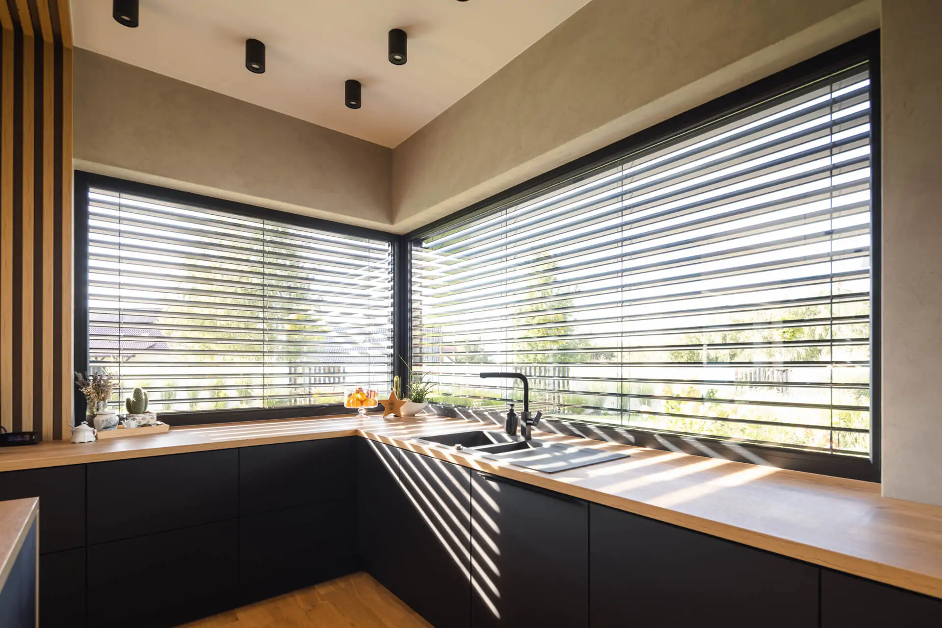 Ventana en encimera cocina