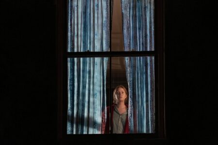 La mujer en la ventana